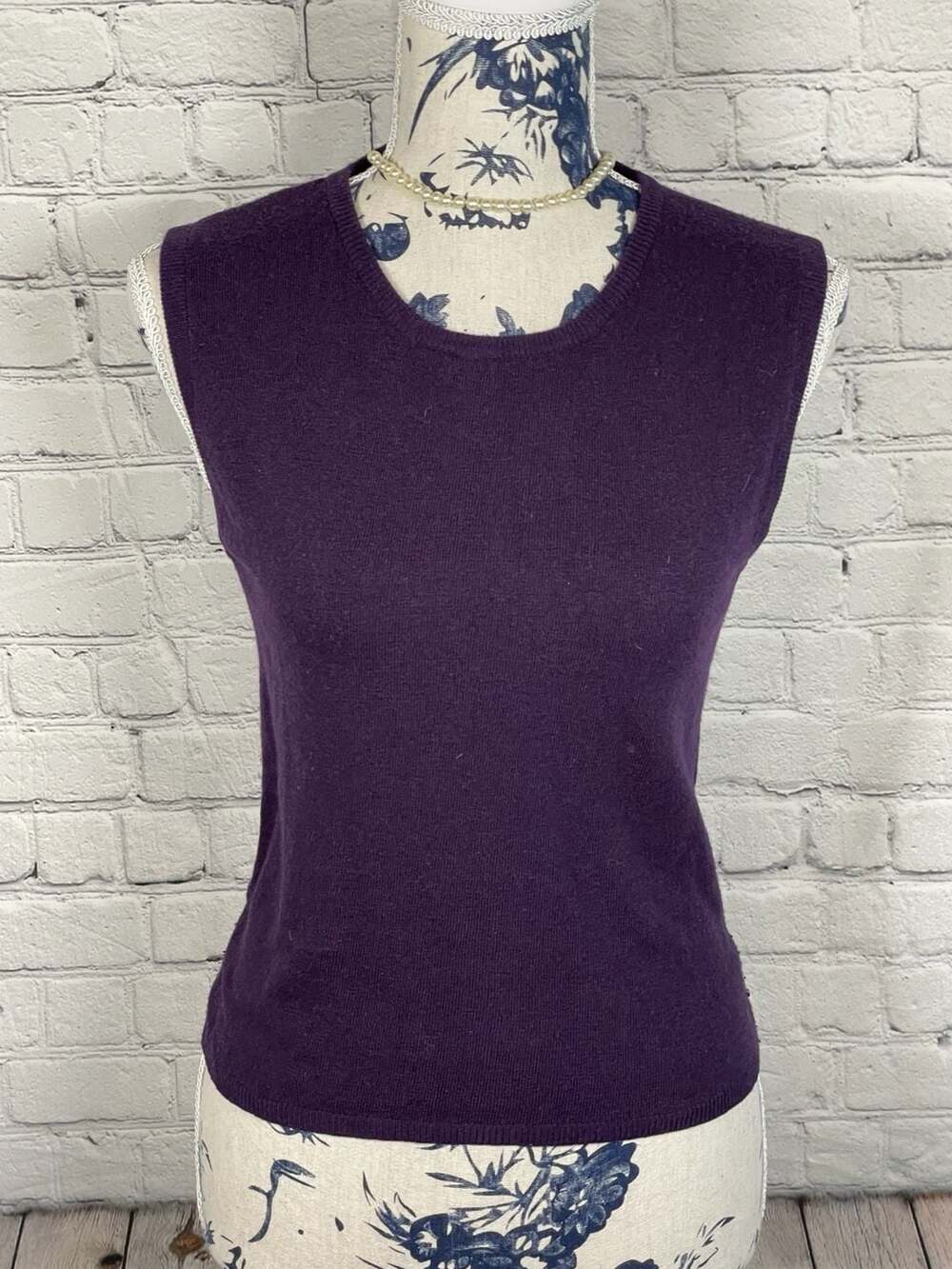 Purple Sleeveless Knit Shell Sweater Vest Size M